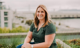 Carly Holboke Connolly, Dominican alumna