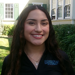 headshot of Fernanda