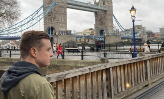 Photo of Jeff Farley '21 touring London Bridge during his Oxford University experience